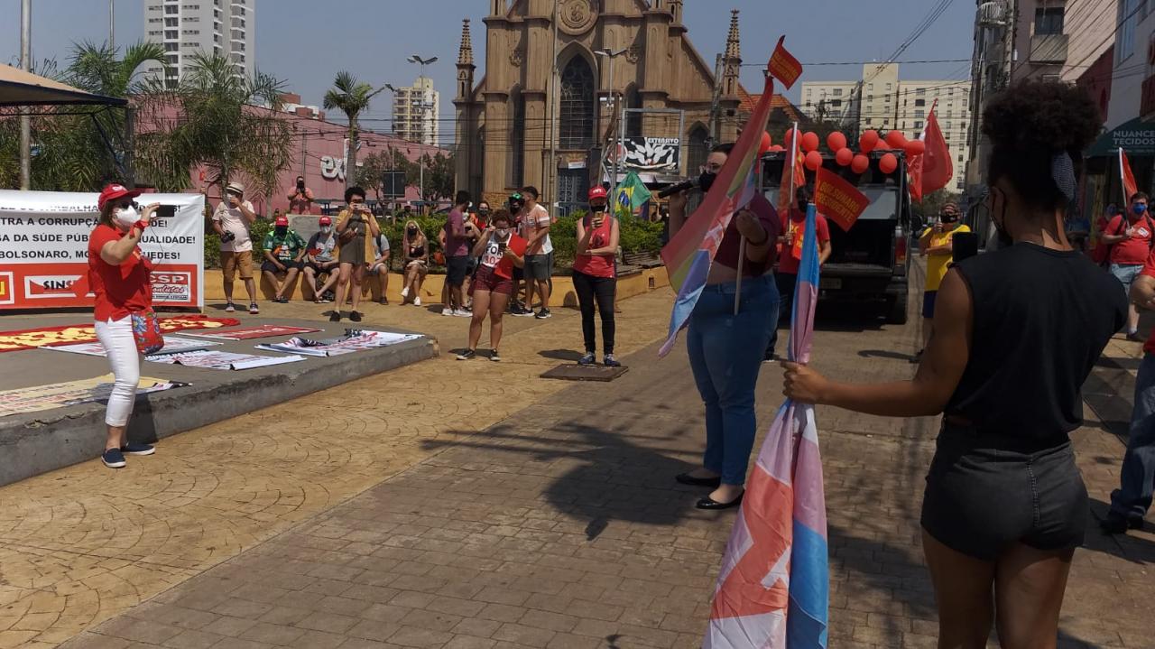 Foto 14 de 17 — Manifestantes fazem ato "Fora Bolsonaro" na Praça Santa Cruz; veja imagens
